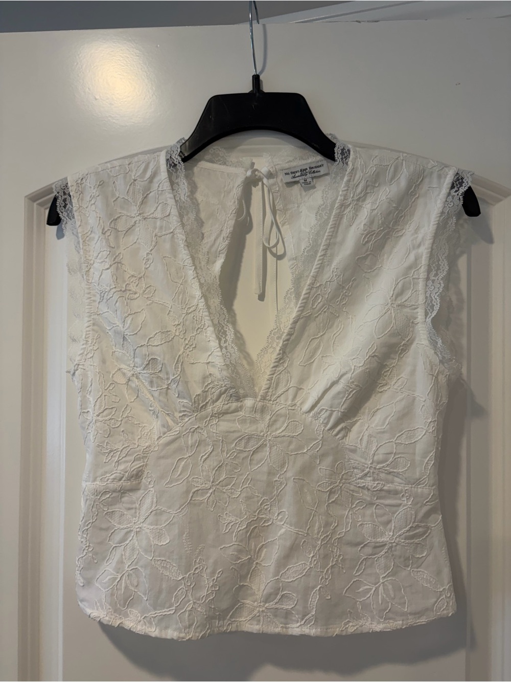 White Lace V-Neck Floral Embroidered Tank Top